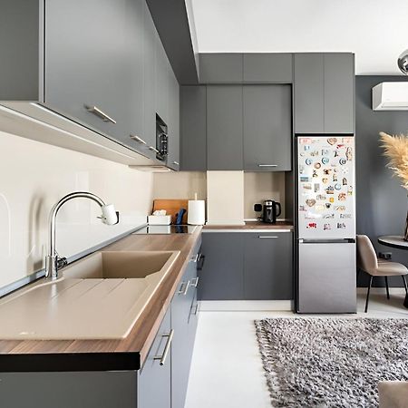 Elegant, Modern & Spacious Apartment In Thessaloniki With Balcony ภายนอก รูปภาพ