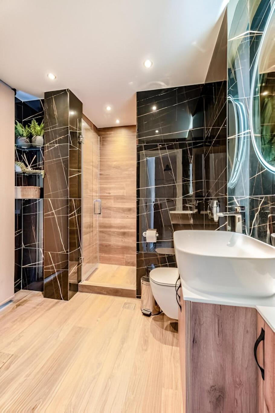 Elegant, Modern & Spacious Apartment In Thessaloniki With Balcony ภายนอก รูปภาพ