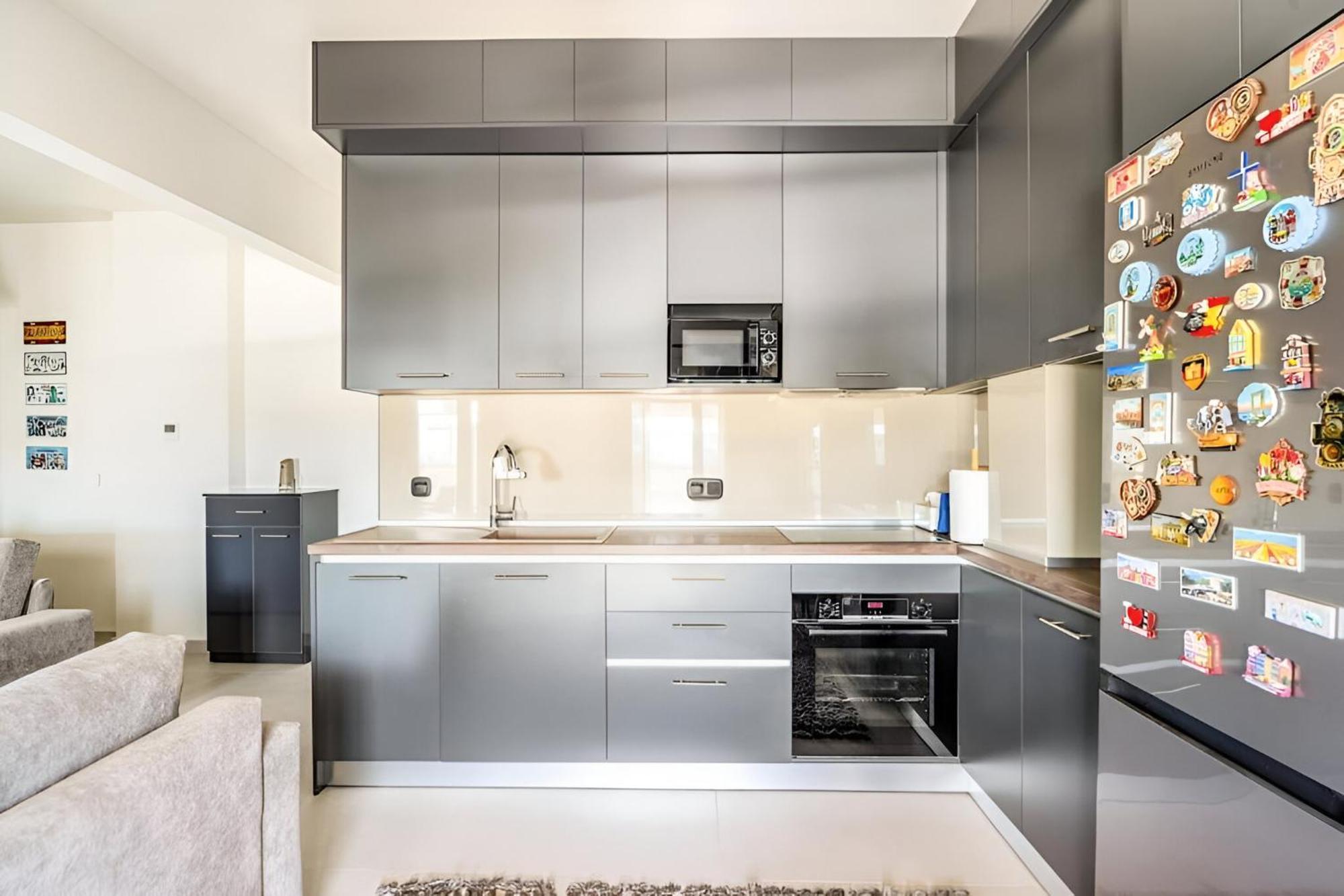 Elegant, Modern & Spacious Apartment In Thessaloniki With Balcony ภายนอก รูปภาพ